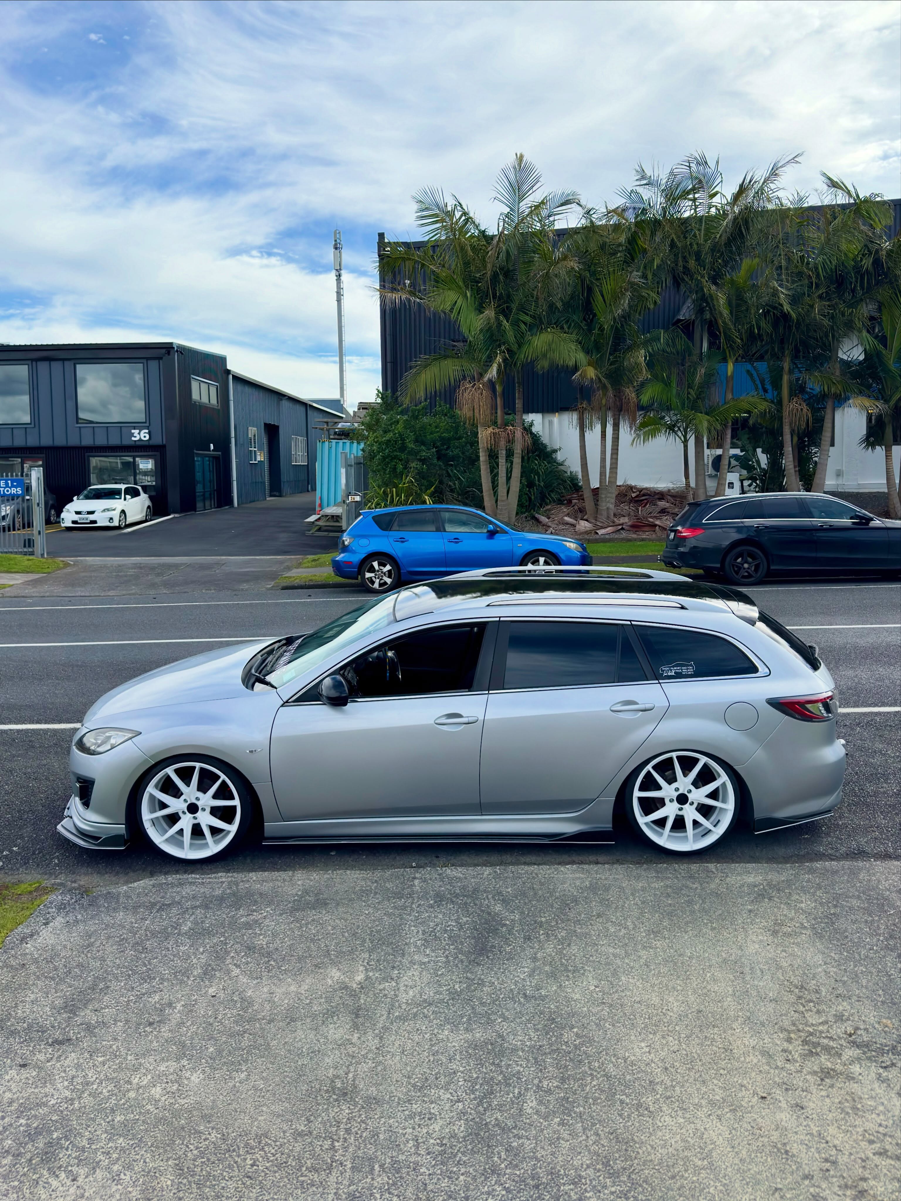 Carbon Splitter Set with Xtensive Design Front Splitter