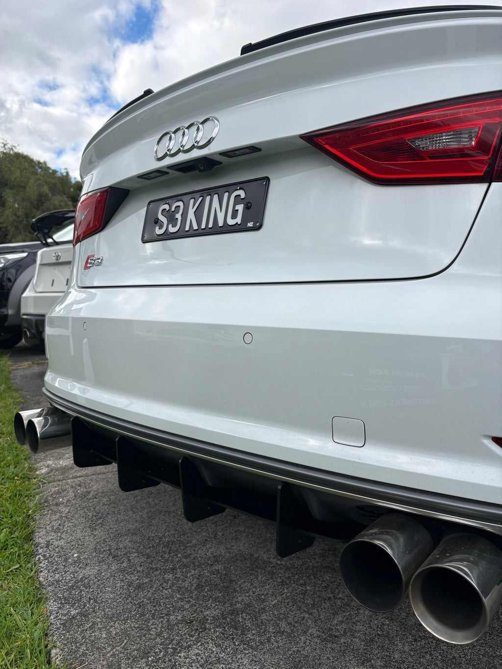 Xtensive 4-Fin Diffuser (Gloss Black)