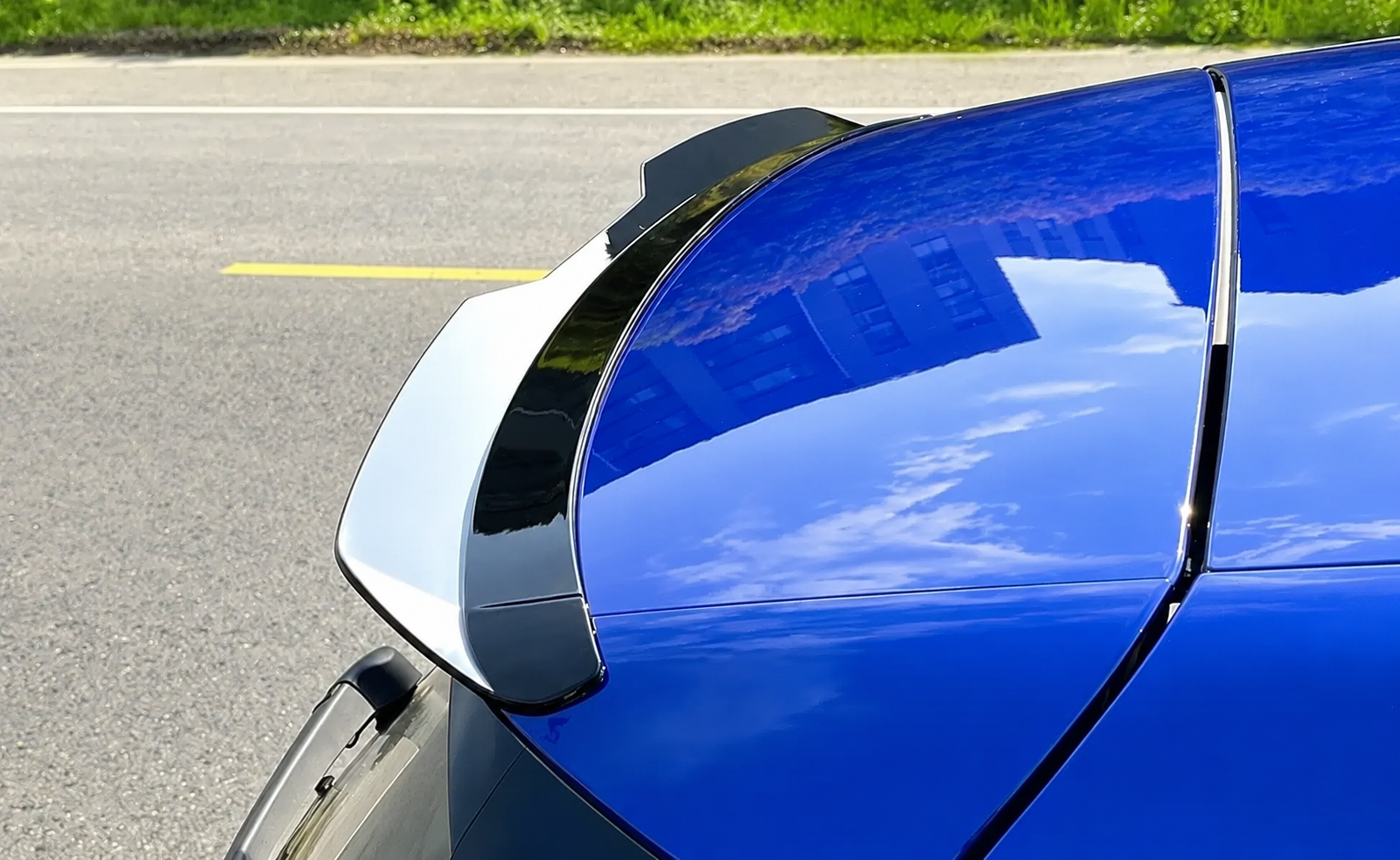 Hatchback/SUV/Wagon/Van Ducklip Spoiler (Gloss Black)